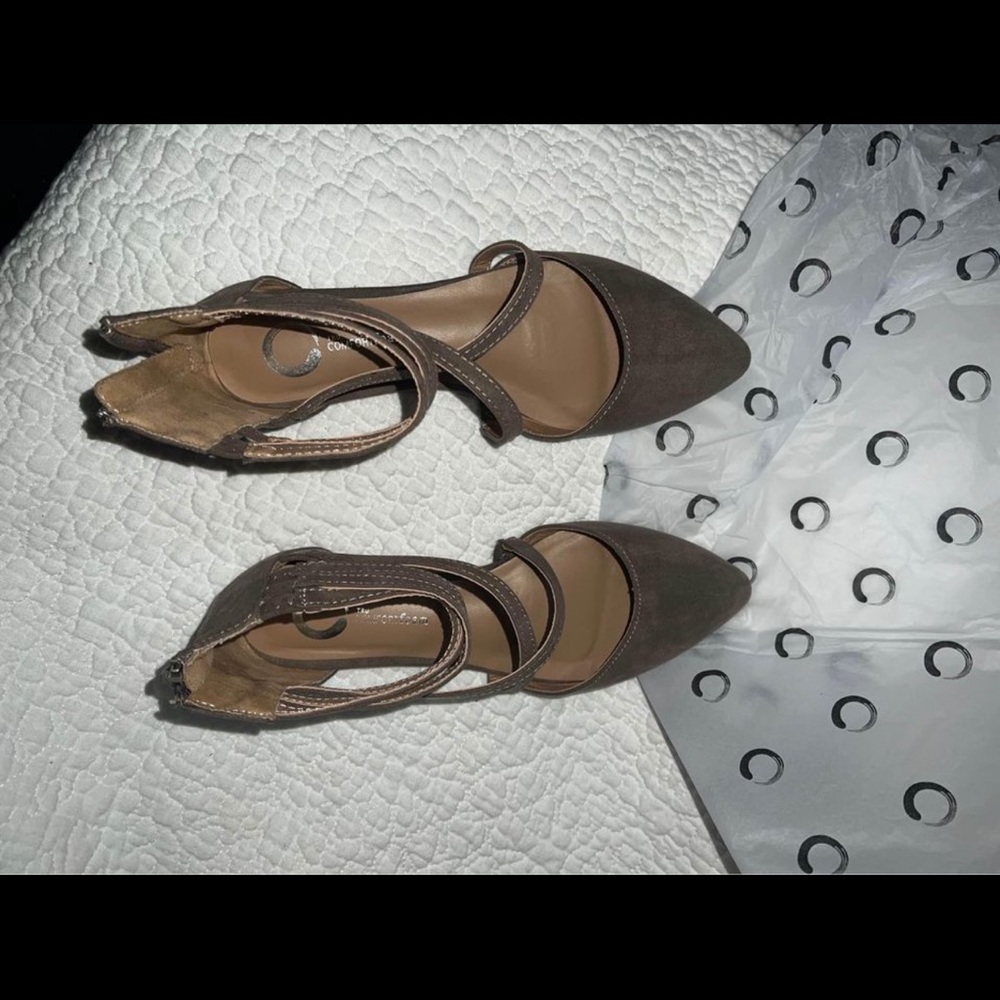 Journee Collection taupe flats brand new